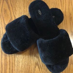 UGG Slippers: Women’s Fuzzy Black Size 11